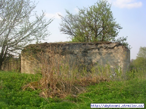 Bunkr za hřbitovem