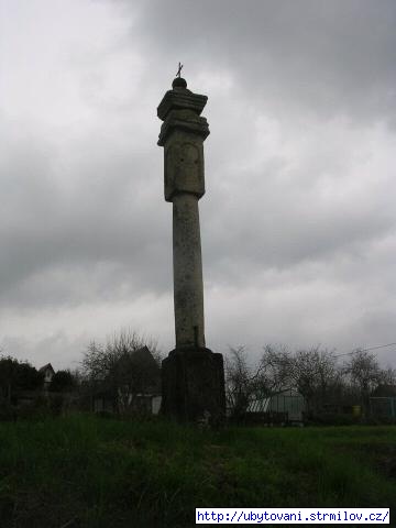Boží muka ve Strmilově u výpadovky na Vlčice