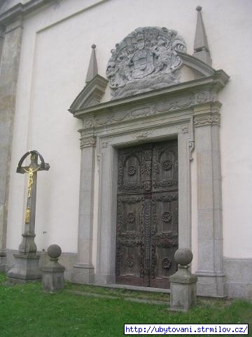 Vrata klášterního kostela