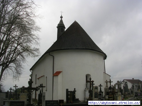 Románský kostel sv. Ondřeje na strmilovském hřbitově