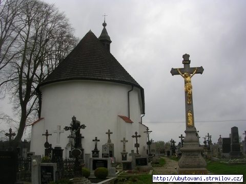 Románský kostel sv. Ondřeje na strmilovském hřbitově